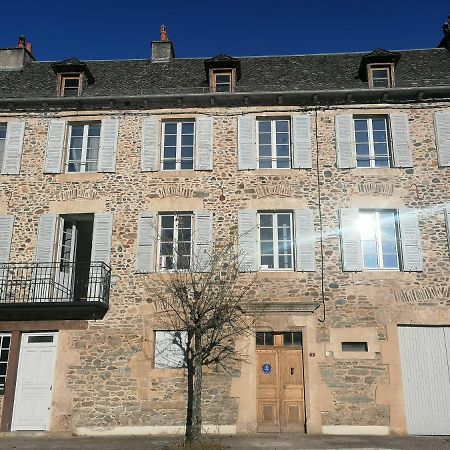 Gîte Les Pieds dans l'Olt - Ultreïa Estaing  Extérieur photo