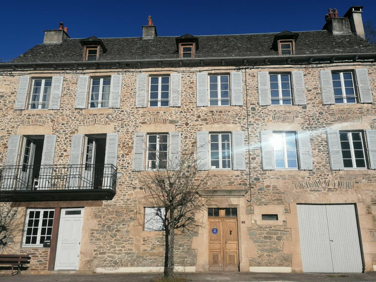 Gîte Les Pieds dans l'Olt - Ultreïa Estaing  Extérieur photo